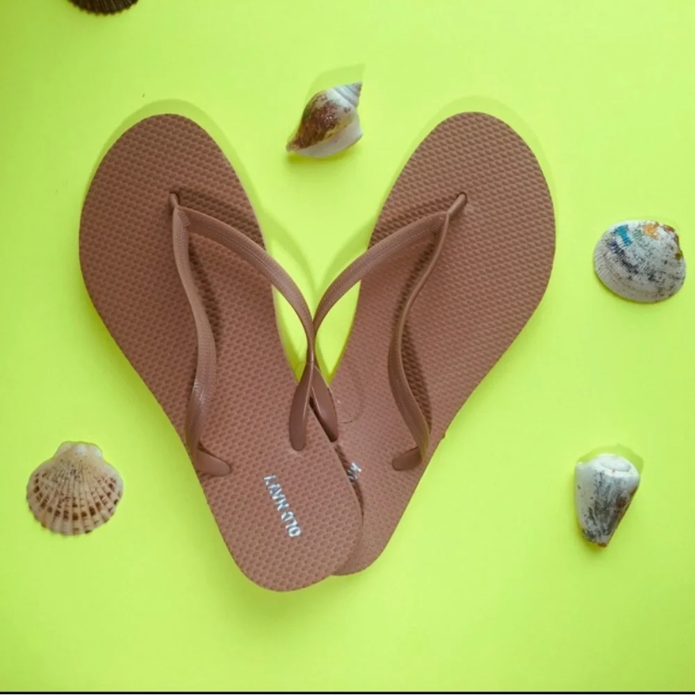 Old navy tan sandals - Picture 3 of 3